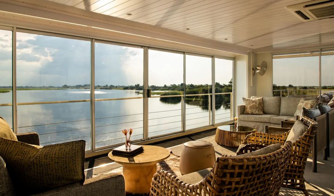 Zambezi Queen lounge