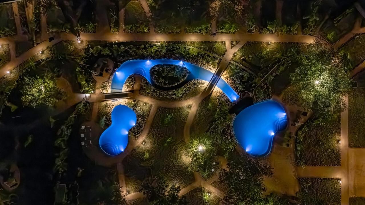 Waterfalls Lodge