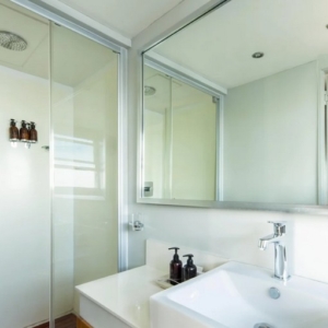 Zambezi-Queen-Bathroom